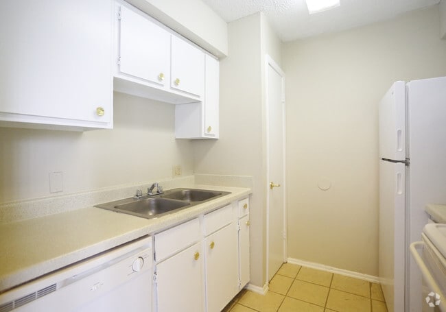 2BR/1.5BA -1040SF