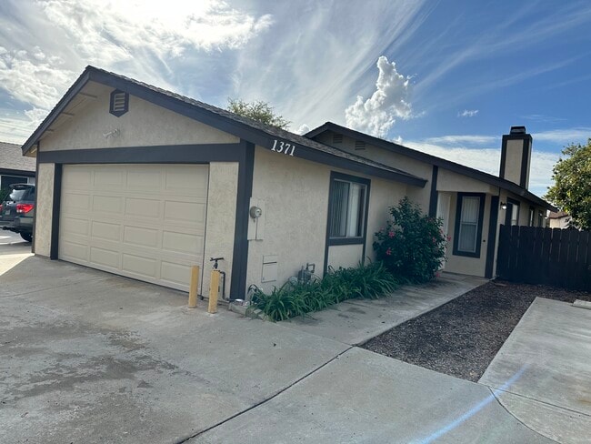 Photo - 1371 Marline Ave