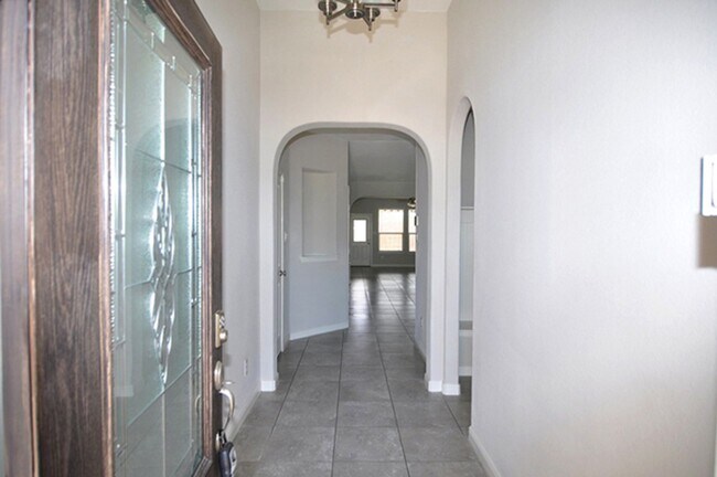 Photo - 548 Dunster Ln
