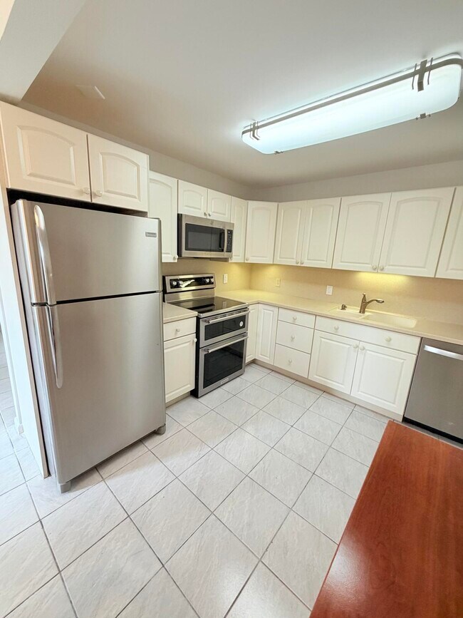 Photo - 1004 Newcastle A