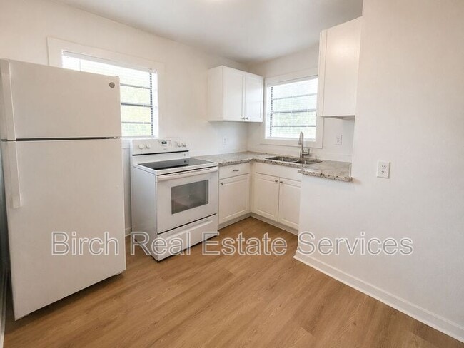 Photo - 1725 Preston St S