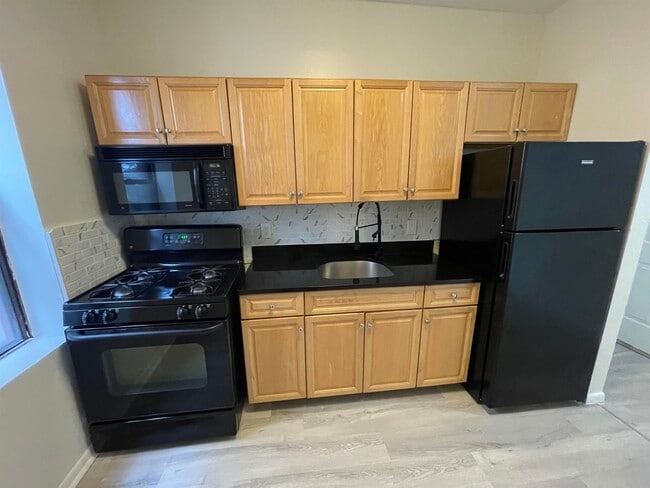 Photo - 9015 Bergenwood Ave Unidad #7