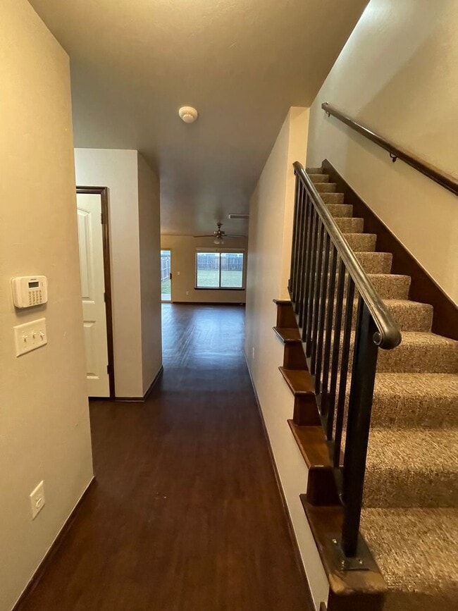 6923 Mayberry Ln