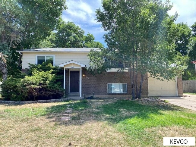 Building Photo - Great and Spacious Home with Backyard!