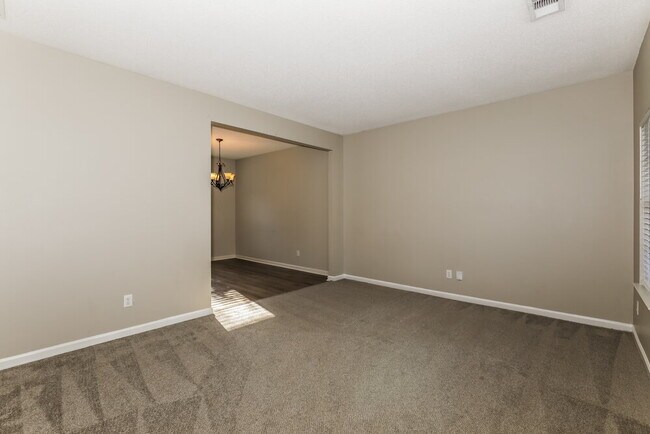 Photo - 1607 Thornwick Trace