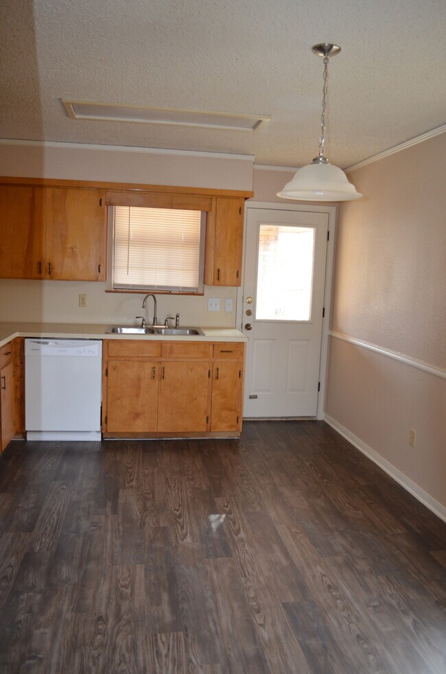 Photo - 905 CRYM Unit B - Make Ready Process