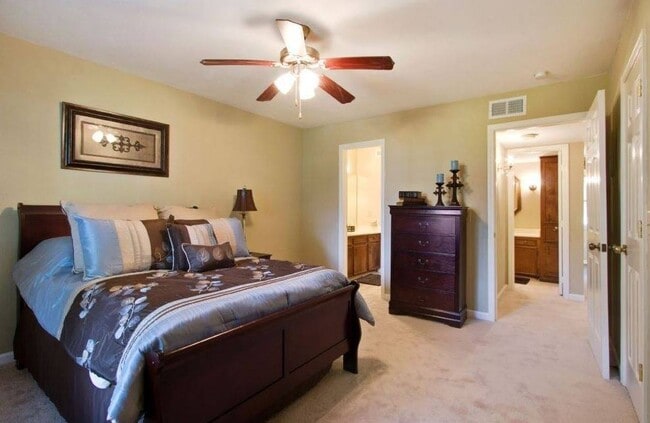 bedroom - Carleton Apartments