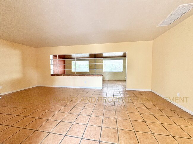 Photo - 1723 N Desmond Ln