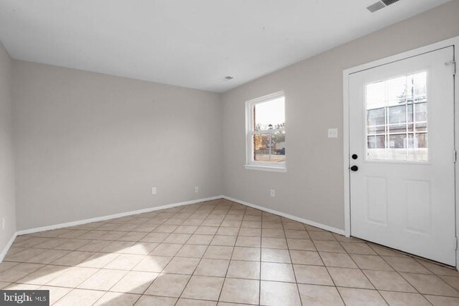 Photo - 45 Heritage Ct