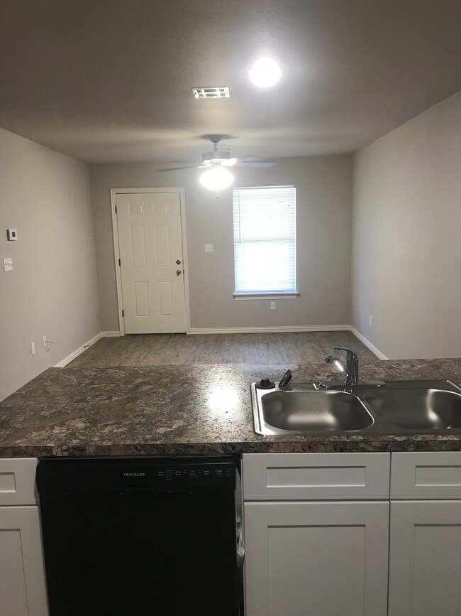 Photo - BH-OZIER TRIPLEX Unit 1212 C