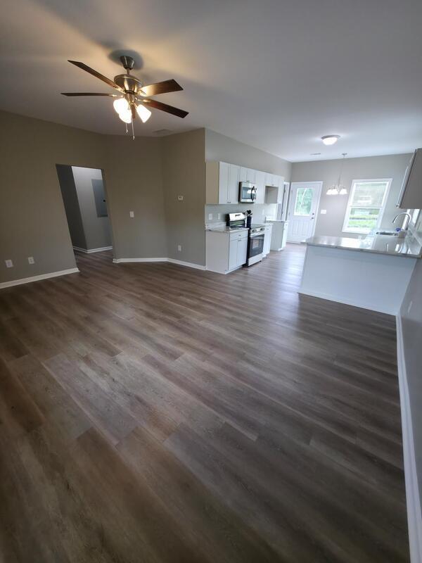 Photo - 207 Charlotte Cir