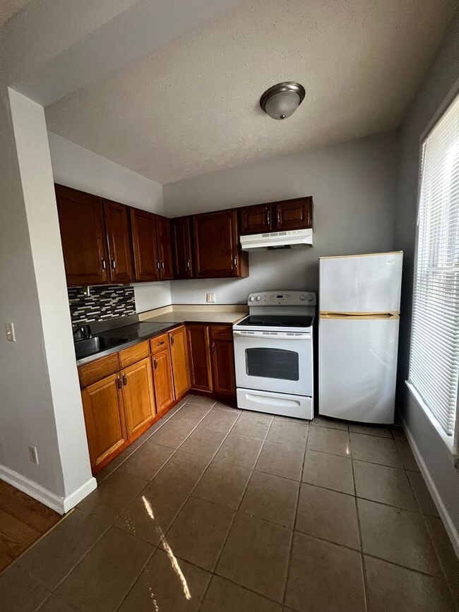 Building Photo - 916 Bridge Ave Unit #3