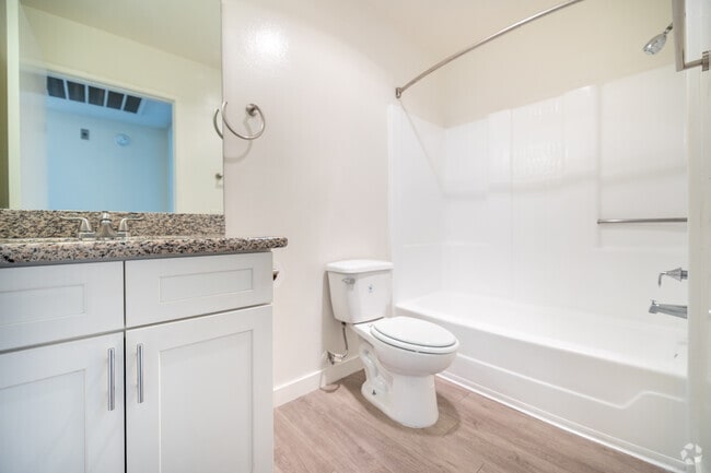 1BR, 1BA - 650SF - Bathroom