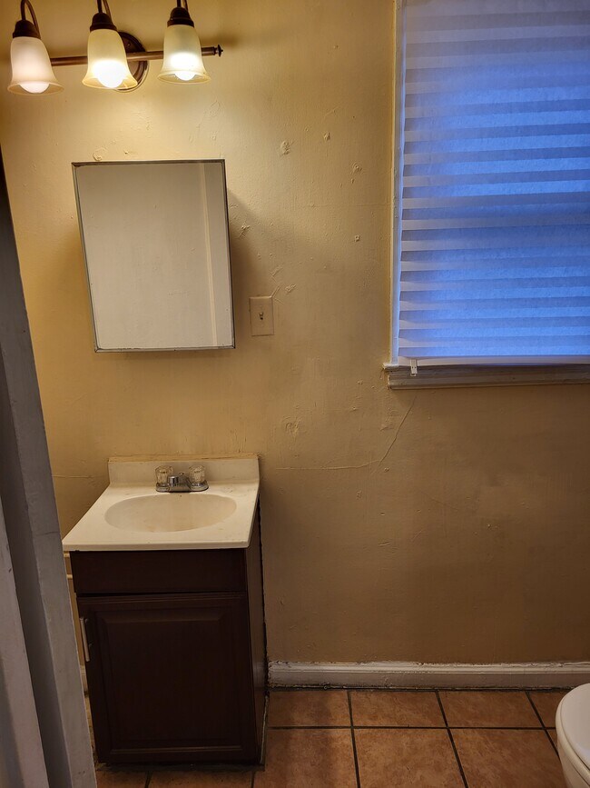 Photo - 2410 NE Thomas Ave Unit 3