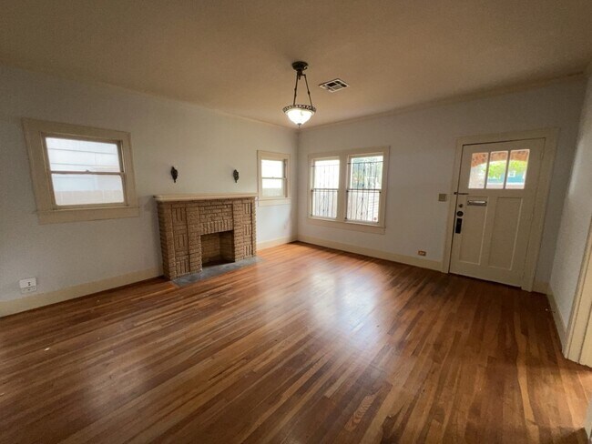 Photo - 4716 Crawford St