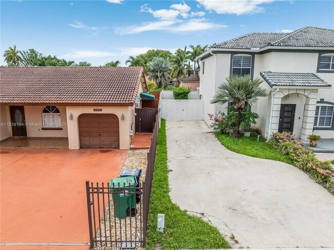 Building Photo - 17993 SW 152nd Pl Unit 1 Rental
