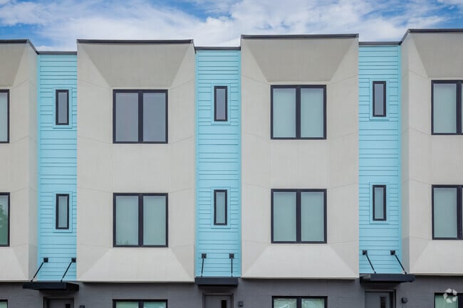 Flats at Donelson Plaza