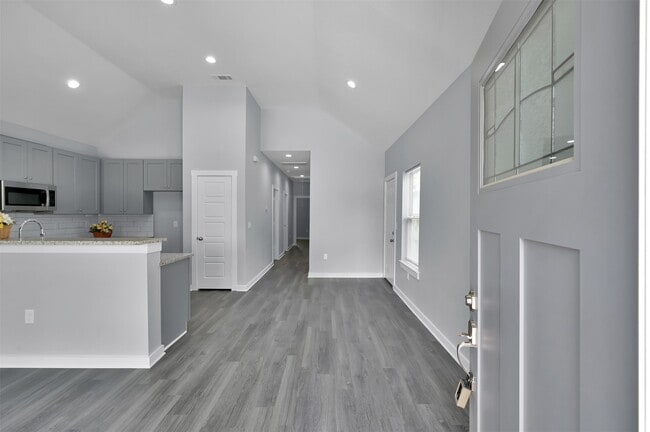 Photo - 16646 Meadowcroft St