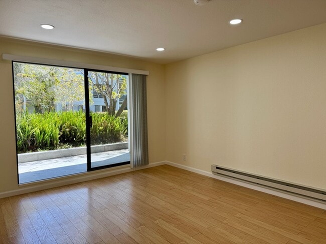 Photo - Beautiful Courtyard Level Flat with Outdoor Garden Patio Unit B229