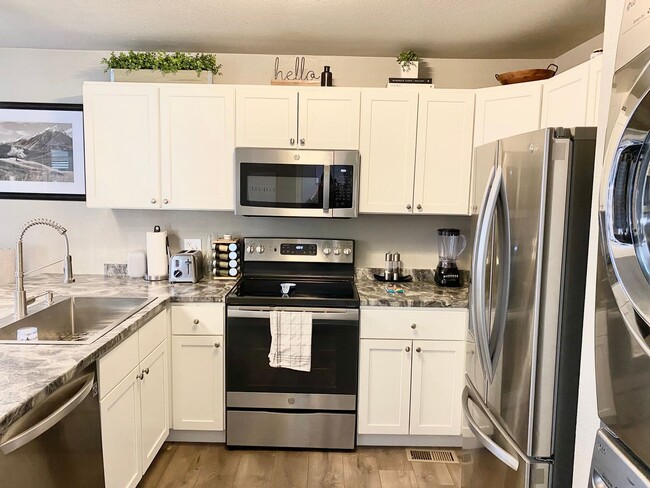 Photo - Fully Furnished 1 Bed 1 Bath Unit Available NOW! Unit D