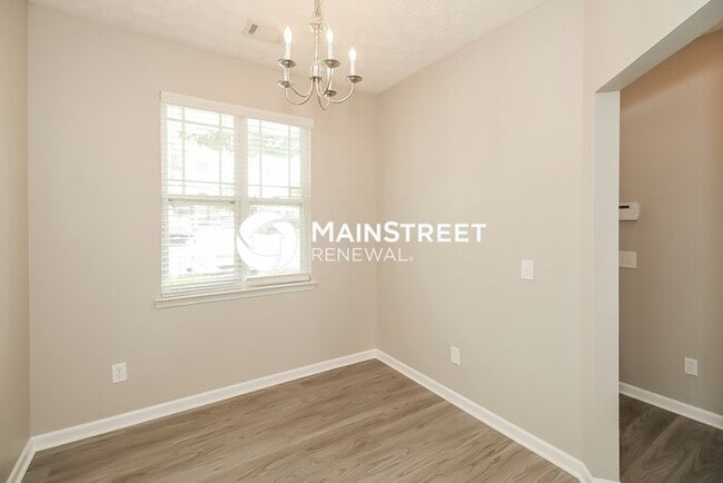 Photo - 3 Bedroom Pet-Friendly Home in Atlanta, GA with Main Street Renewal