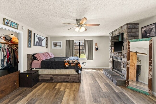 Photo - 917 Crockett Ct