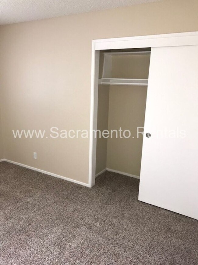 Beautifully Updated 2bd/2ba Fair Oaks Dupl... Rental House Rental in