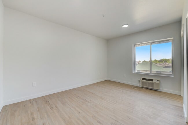 Photo - 404 E 5600 S Unit 103