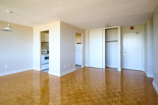 Photo - 235 Gosford Blvd