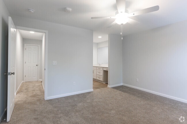 2BR, 2BA - 1,371 SF