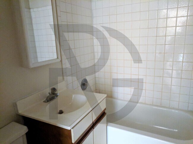 815 W Cornelia Ave Unit 817-303
