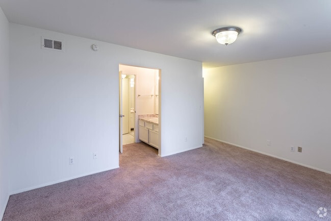 2 BR, 1.5 BA - Unit 5 - 1118 SF