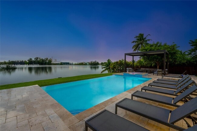 Photo - 5420 SW 72nd Ave