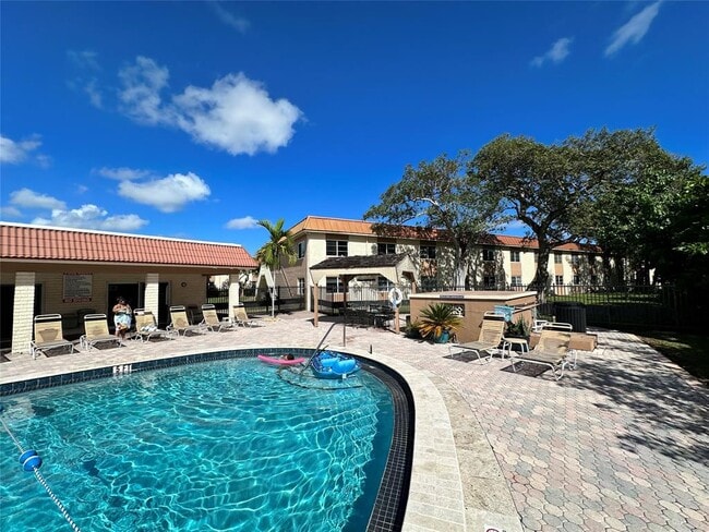 Photo - 12 NE 19th Ct Unit 109A Manor Grove Village