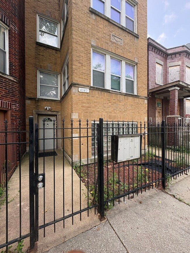 Photo - 4147 W Arthington St Unidad 1