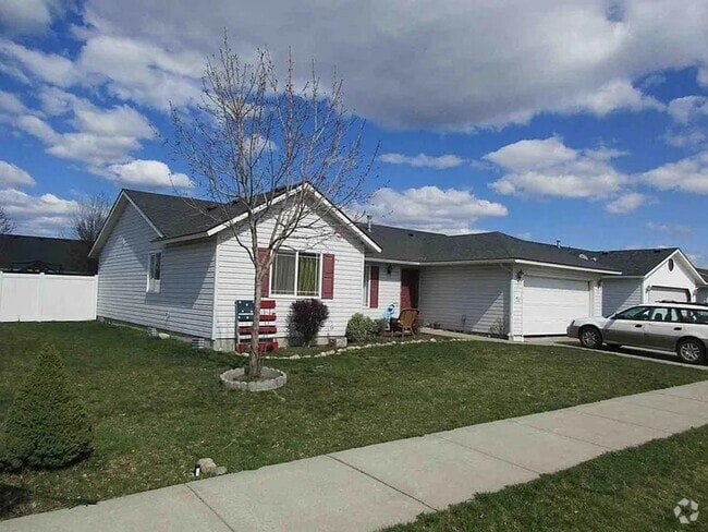 Building Photo - For Rent: 3 Bedroom Single-Level Home in W...