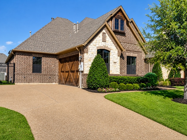 Building Photo - Where Luxury, Elegance & Everyday Comfort Meet in Bella Vista!