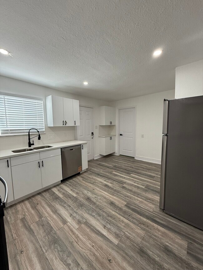 Photo - 705 Stanford St