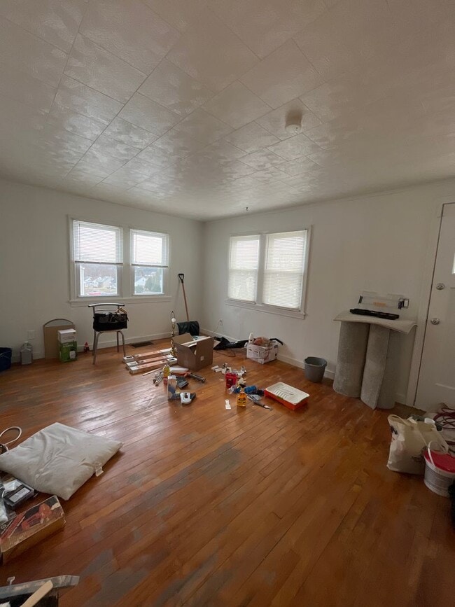 Photo - Charming 1 bedroom, fully furnished apartment Unit 2655 Eldridge Avenue