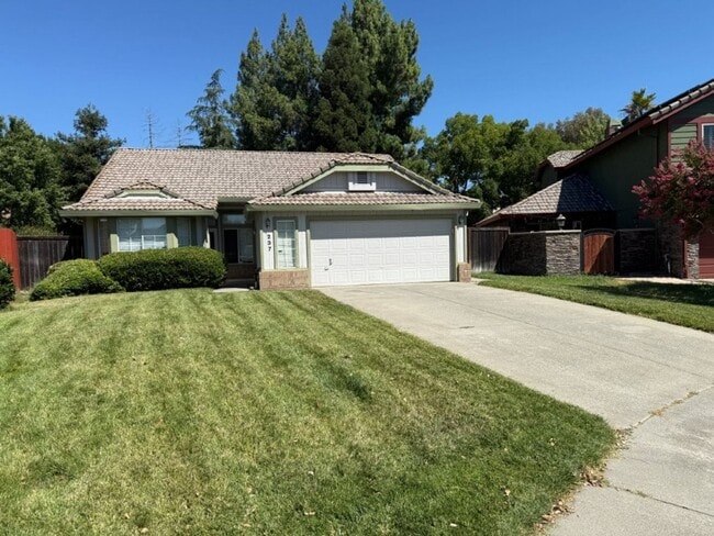 Photo - Modern 3 Bedroom 2 Bath One Story Browns Valley Vacaville *Star Rentals