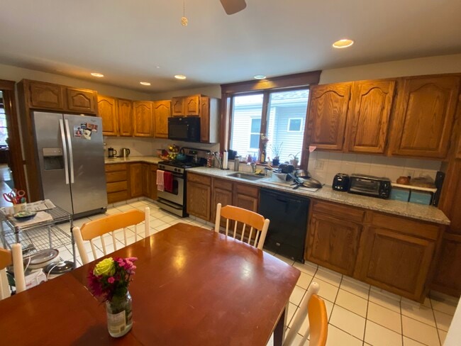 Building Photo - 40 Walker St Unit 2