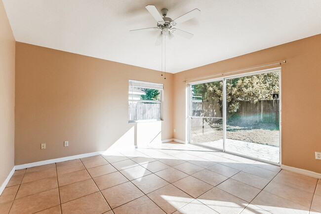 Photo - 1040 Shale Trail St