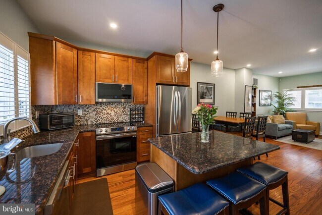 Photo - 2217 League St
