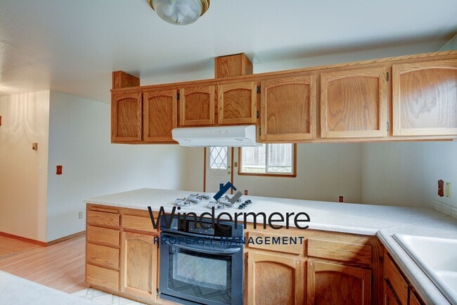 Photo - 3 Bed 2 Bath Home in Town!