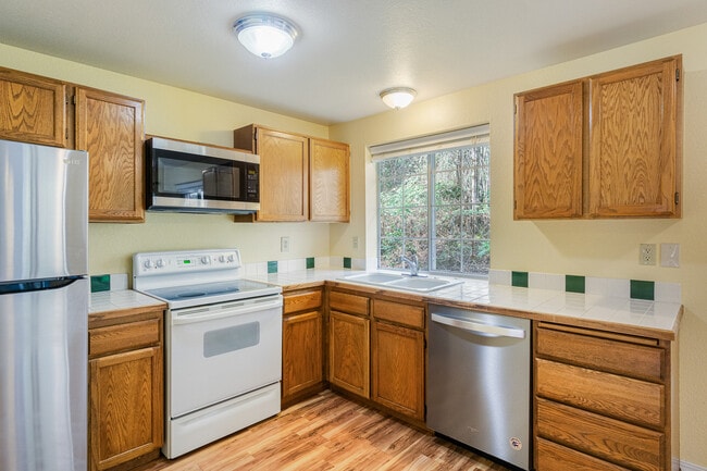 Photo - 7794 Skansie Ave