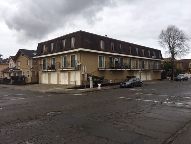 Photo - 2 Bedroom 1.5 Bath Split-Level Condo in Ri...