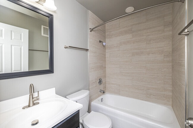 2BR, 2BA - 1,100SF - Bathroom
