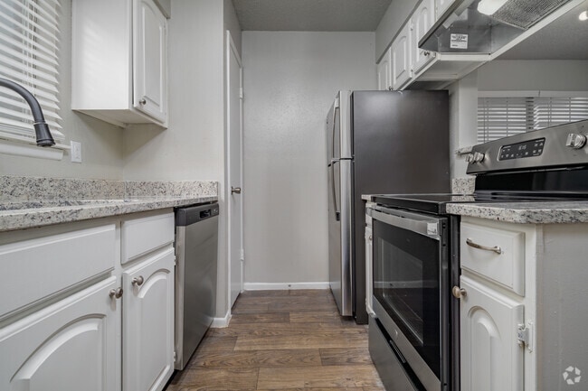 2BR, 1BA - 949SF Kitchen
