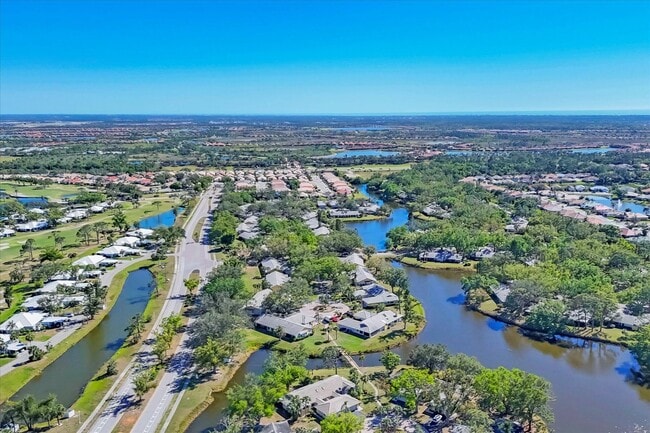 Photo - New Listing in The Plantation - 3BD/2BA/2CG Lakefront Unidad 245