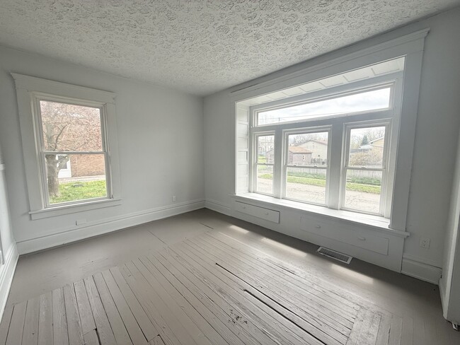 Photo - 343 Cedar Ave Unit Lower